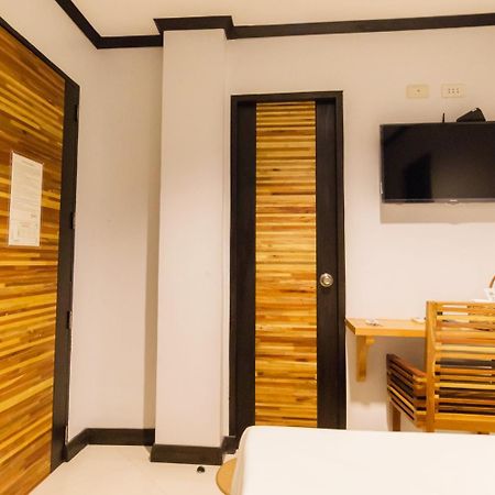 Mahogany Tourist Inn Баколод Экстерьер фото