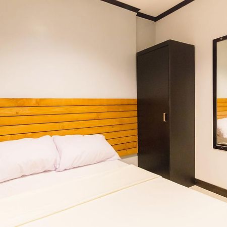 Mahogany Tourist Inn Баколод Экстерьер фото