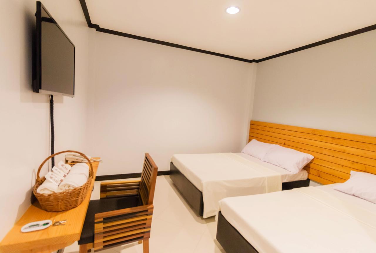 Mahogany Tourist Inn Баколод Экстерьер фото