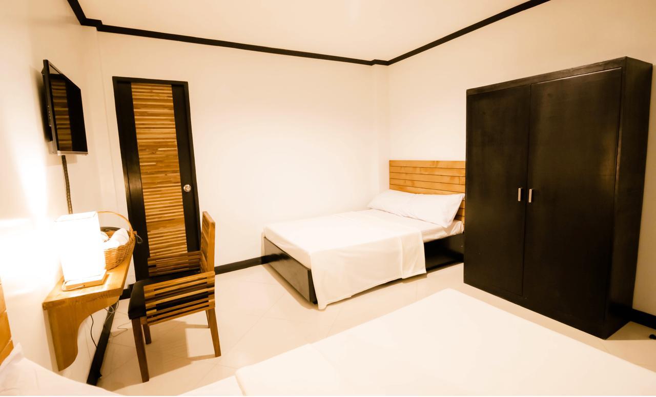 Mahogany Tourist Inn Баколод Экстерьер фото