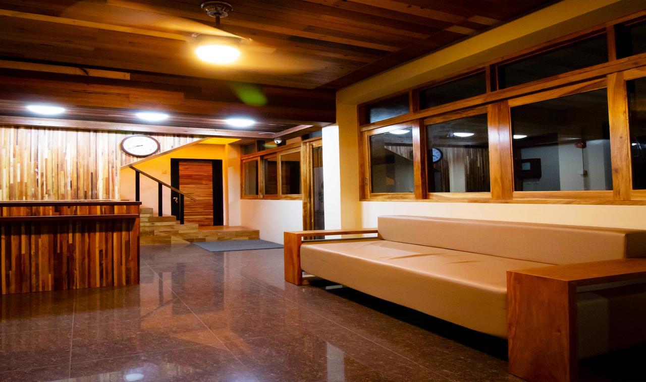 Mahogany Tourist Inn Баколод Экстерьер фото