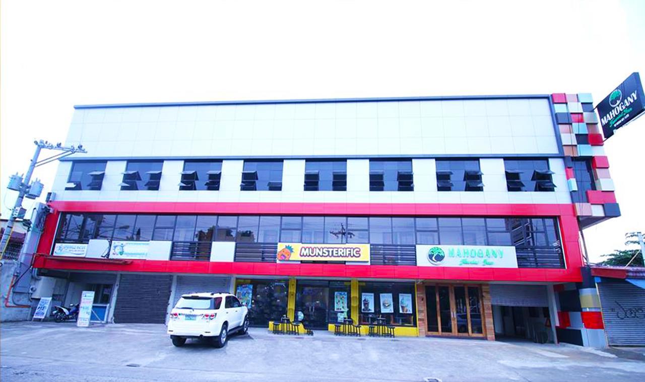 Mahogany Tourist Inn Баколод Экстерьер фото