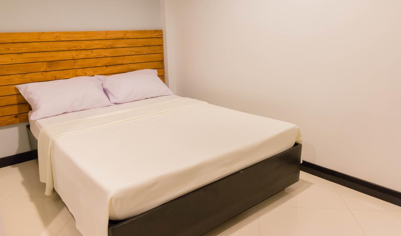Mahogany Tourist Inn Баколод Экстерьер фото